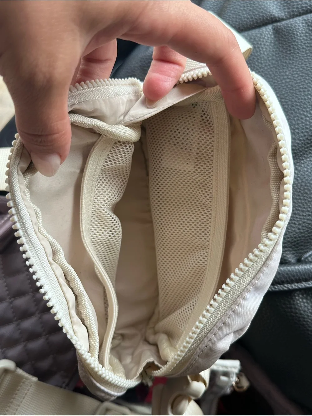 Crossbody/Fanny Packs - Picture 6 of 9